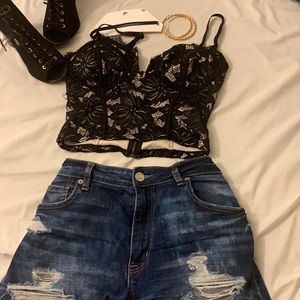 HOT lace black top corset. 🖤